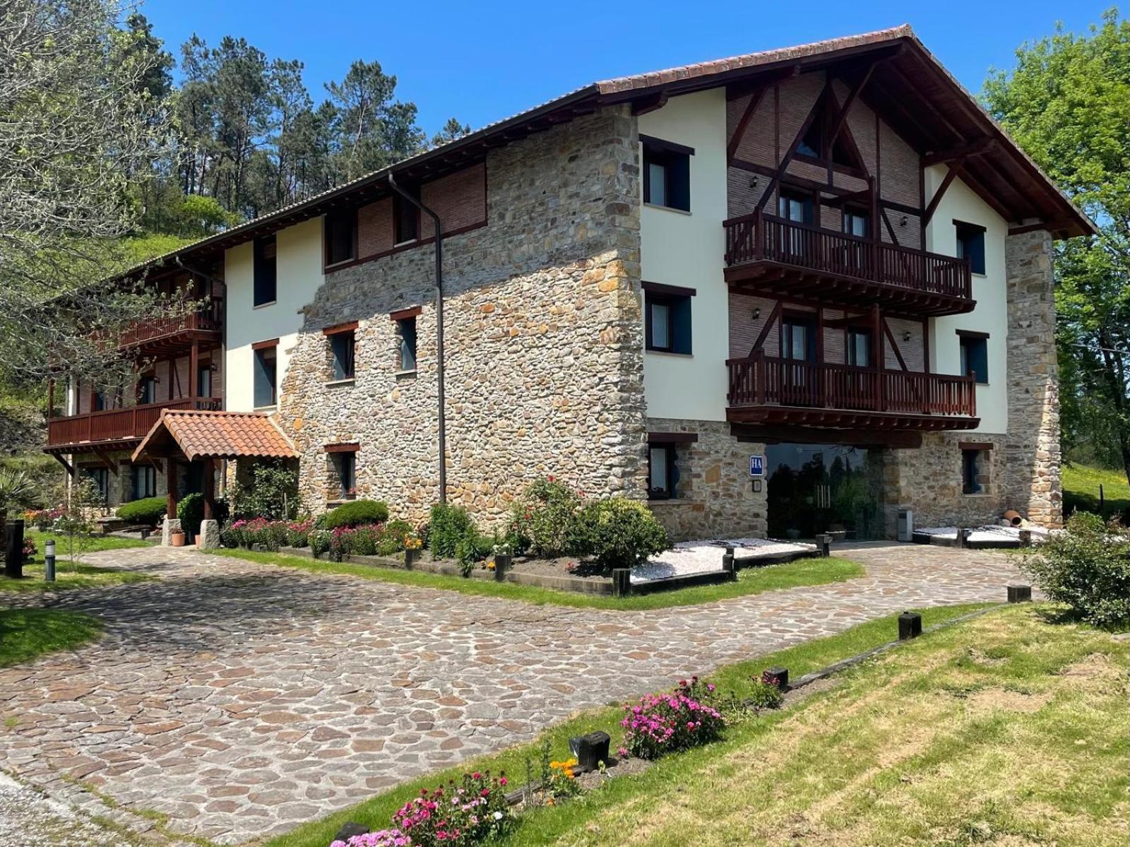 Aparthotel Rural Atxurra Bermeo